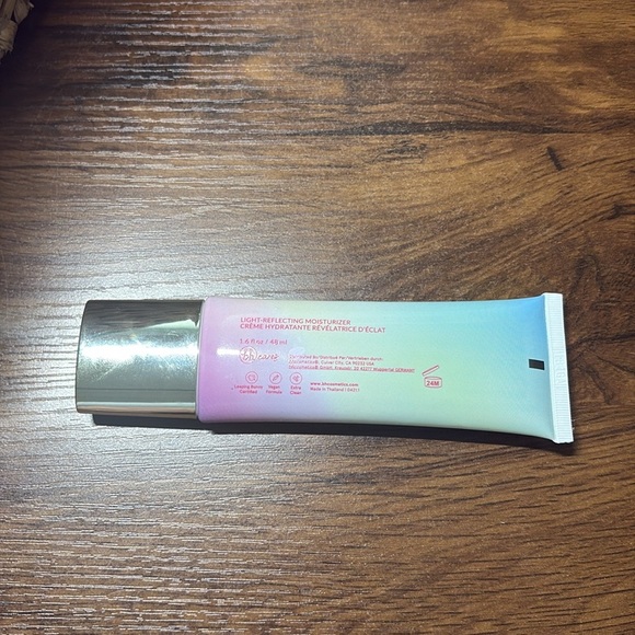 BH Cosmetics Light-Reflecting Moisturizer - Pink and Blue Gradient - Picture 2 of 3